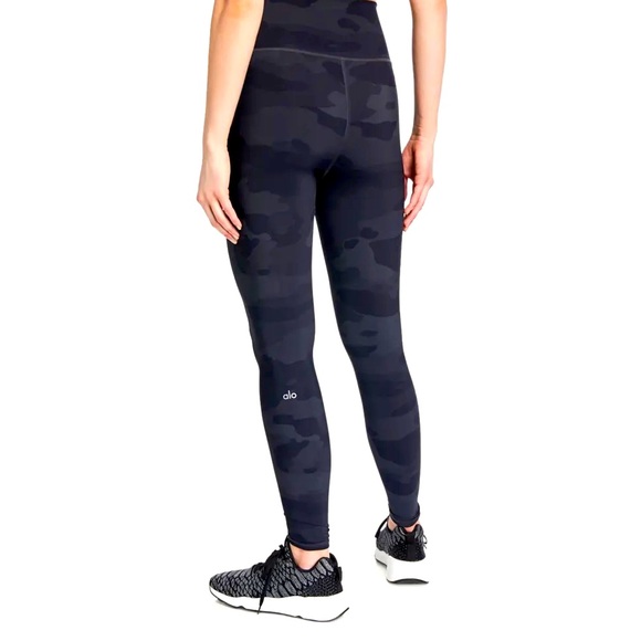 Alo Yoga Vapor Performance Leggings in Putty Camoflauge - Picture 1 of 7